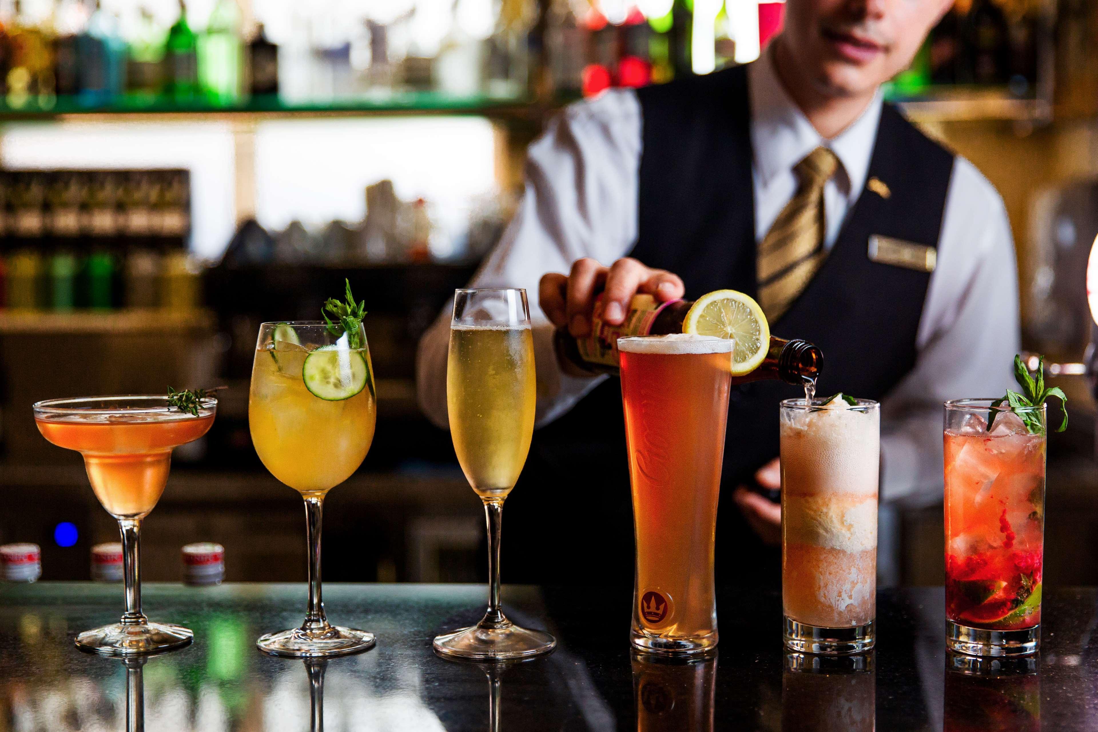 Radisson Blu Plaza Hotel Sydney Eksteriør billede The photo showcases a variety of colorful cocktails displayed on a bar countertop. There are six drinks in total, ranging from a vibrant orange cocktail garnished with a citrus slice to a tall glass filled with a light-colored beverage, possibly iced